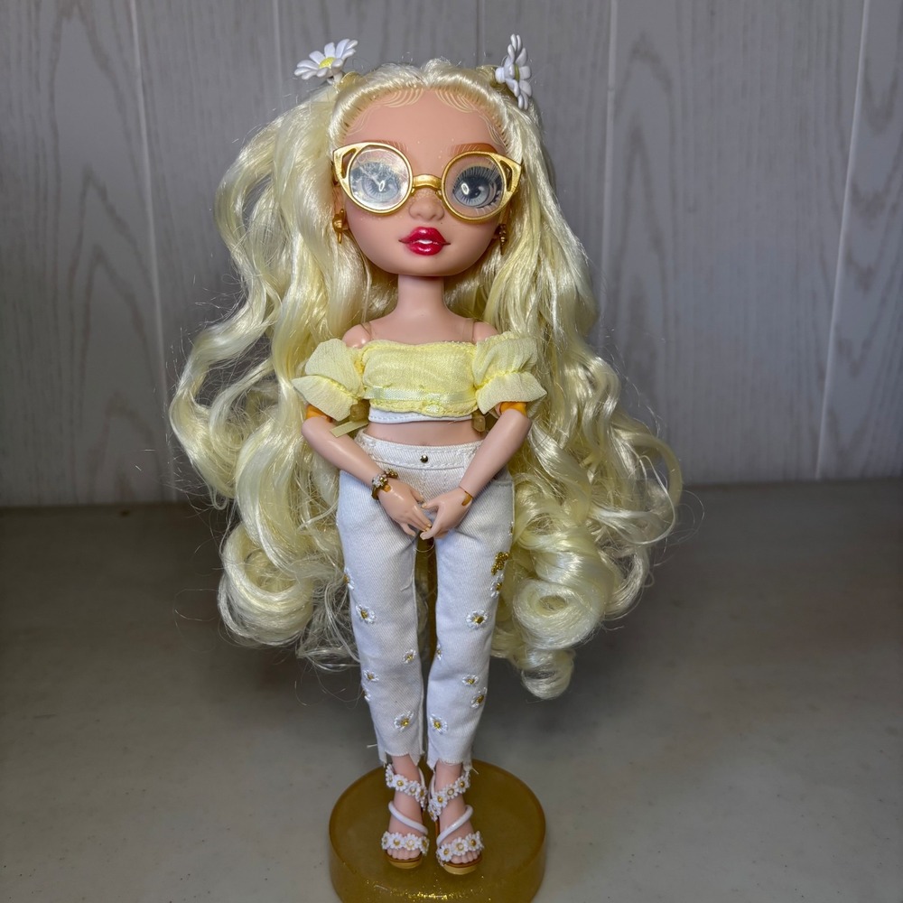 Delilah Fields Albinism Doll Rainbow High Series 4 Buttercup Yellow Collection